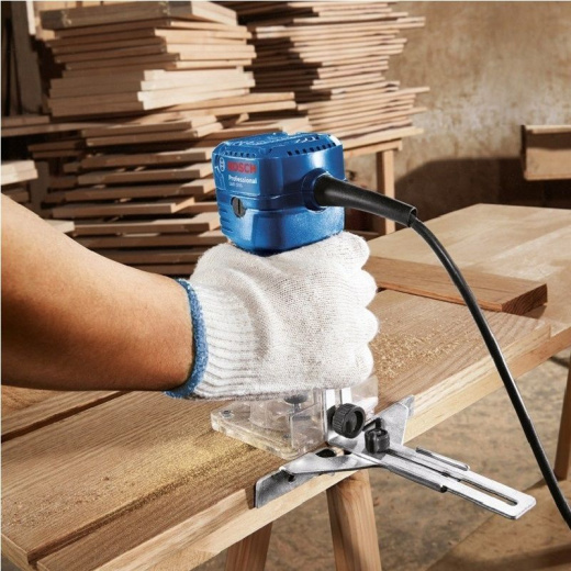 Фрезер ручной Bosch GKF 550
